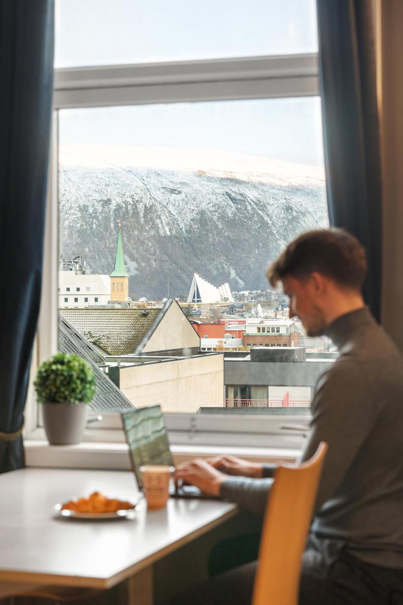 Enter Backpack Hotel Tromso Bagian luar foto